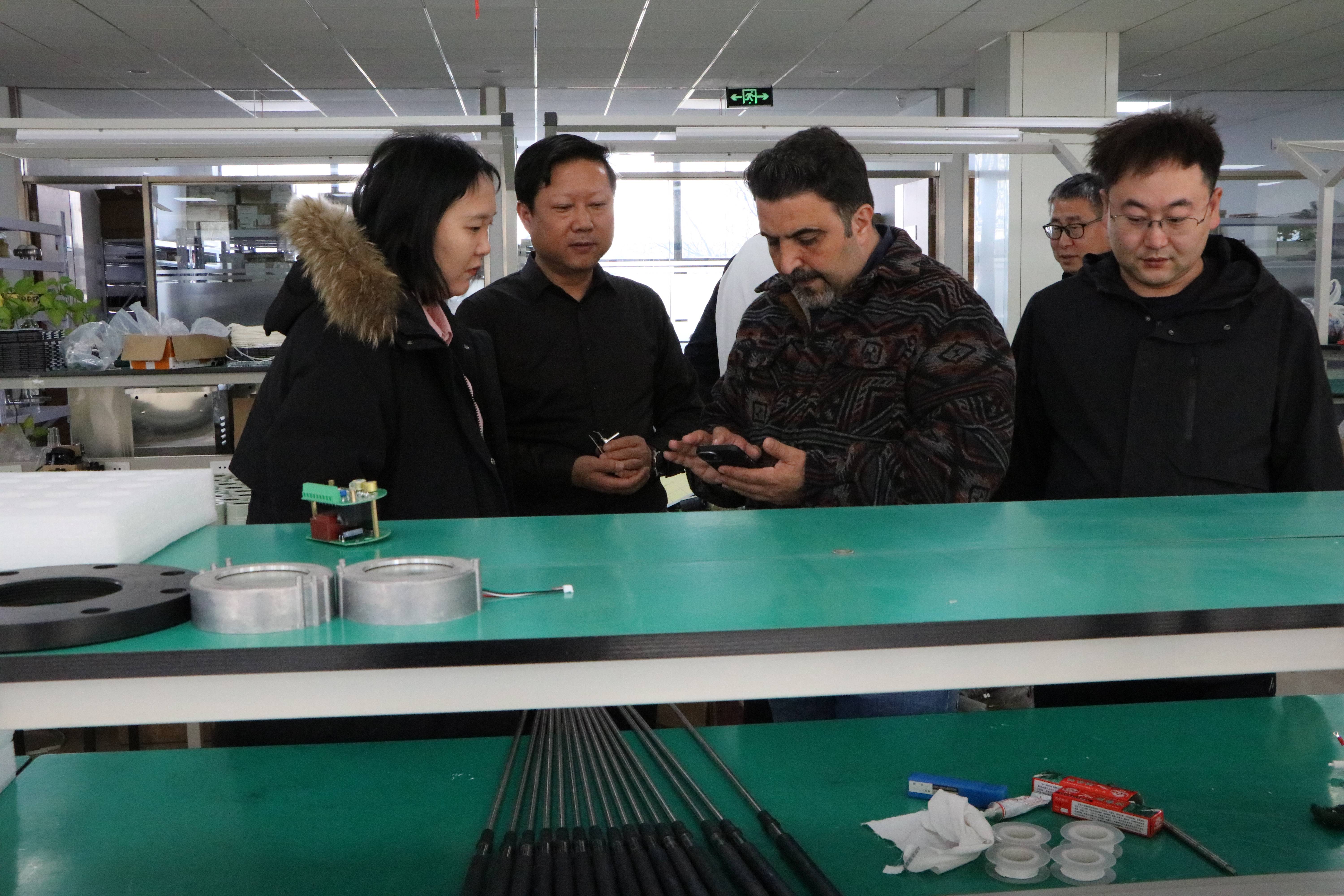 伊朗客戶到訪精誠(chéng)瑞博，深入探討80G調(diào)頻雷達(dá)物位計(jì)及其他產(chǎn)品合作