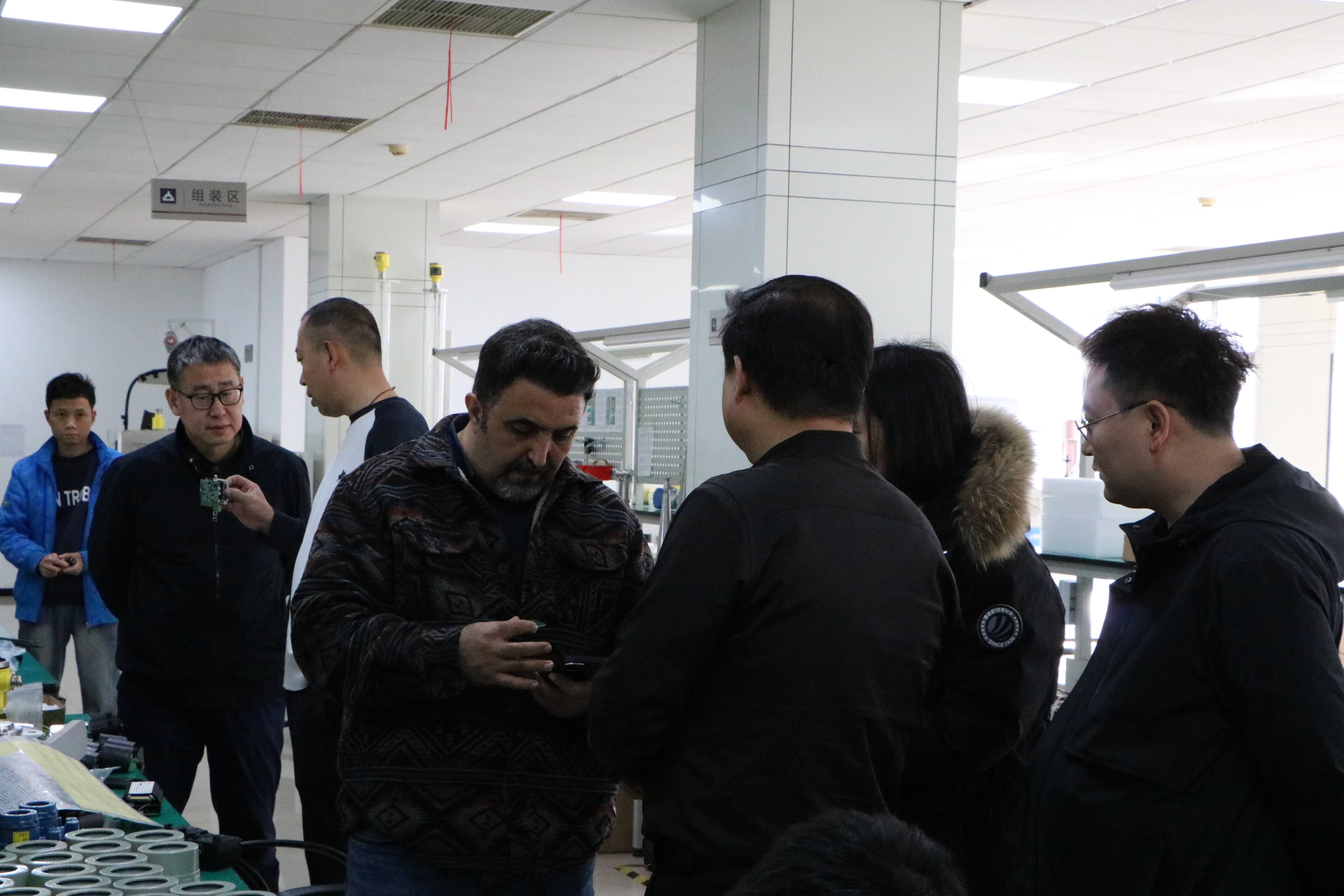 伊朗客戶到訪精誠(chéng)瑞博，深入探討80G調(diào)頻雷達(dá)物位計(jì)及其他產(chǎn)品合作