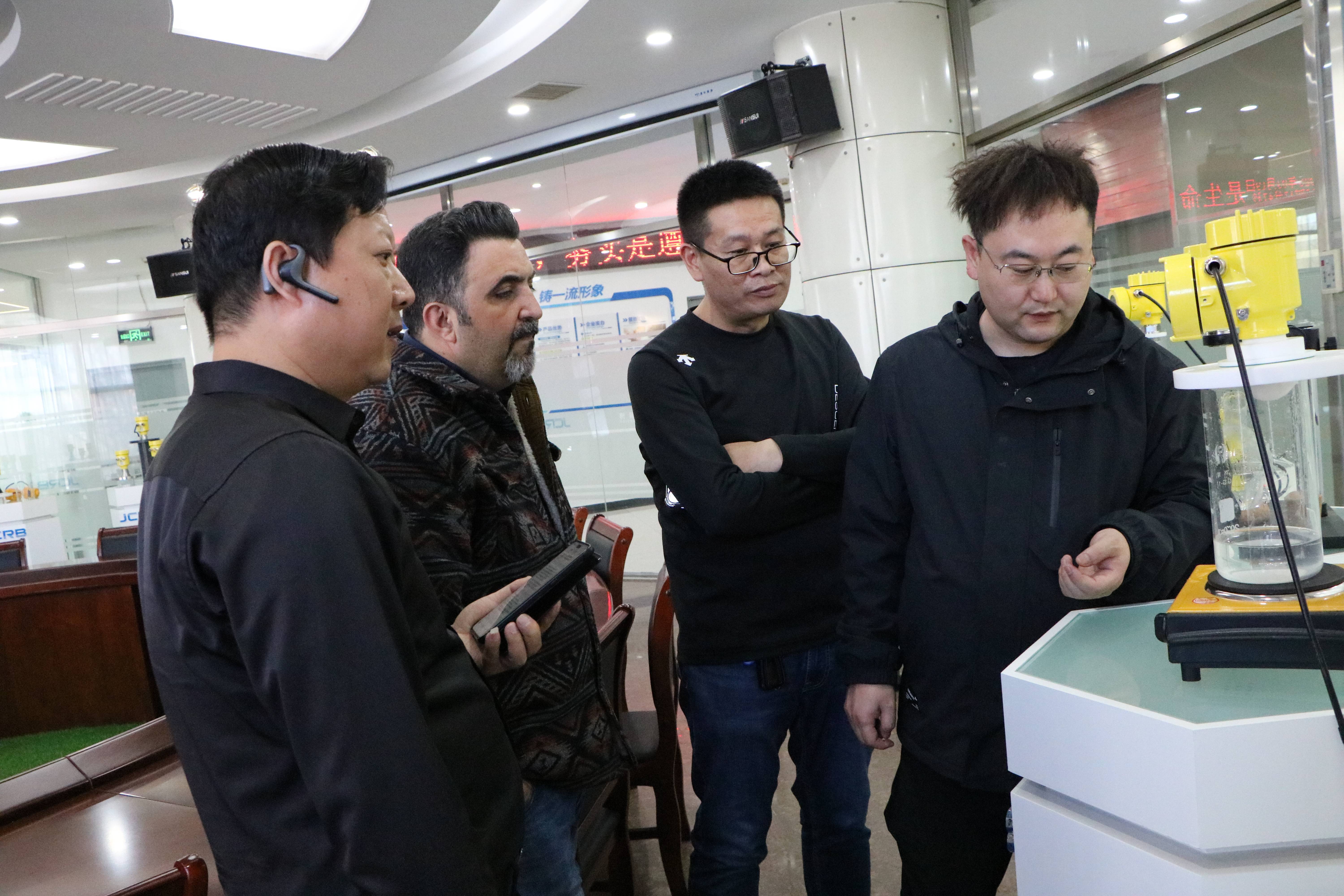 伊朗客戶到訪精誠(chéng)瑞博，深入探討80G調(diào)頻雷達(dá)物位計(jì)及其他產(chǎn)品合作